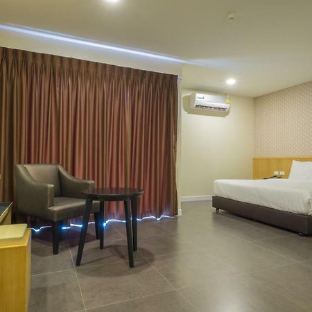 Innara Hotel Паттайя Экстерьер фото