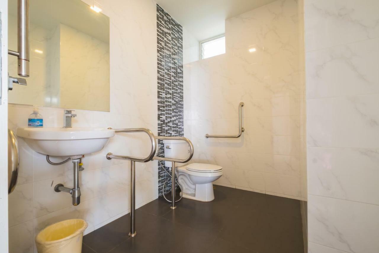 Innara Hotel Паттайя Экстерьер фото